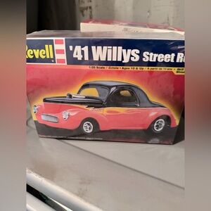 '41 Willys Street Rod Model Kit - Black and Red